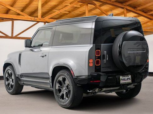 Used 2023 Land Rover Defender 90 X-Dynamic SE image 3