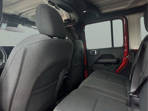 Used 2024 Jeep Wrangler Sahara image 20