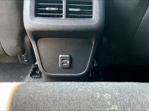 Used 2023 Chevrolet Equinox LT w/ Driver Convenience Package image 31