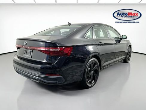 Used 2025 Volkswagen Jetta SE w/ Black Wheel Package image 2