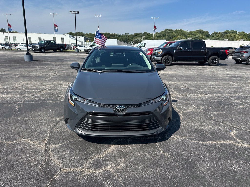 Used 2026 Toyota Corolla LE FWD image 2
