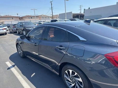 Used 2018 Honda Civic EX image 3