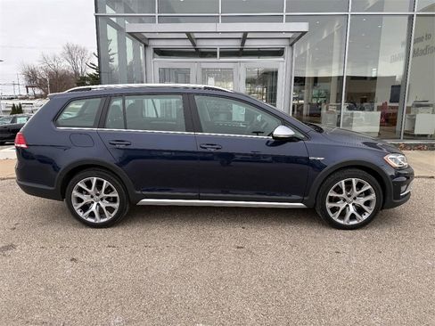 Used 2019 Volkswagen Golf Alltrack SE image 2