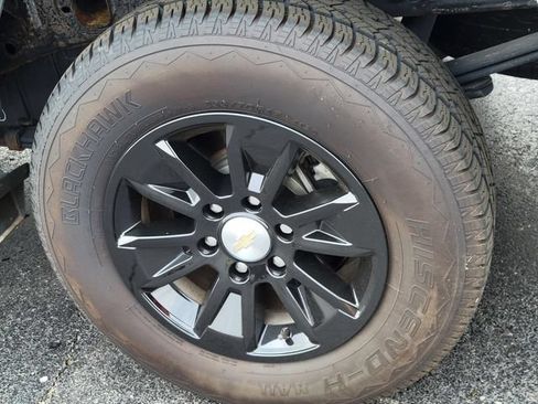 Used 2023 Chevrolet Silverado 1500 LT AWD/4WD image 24