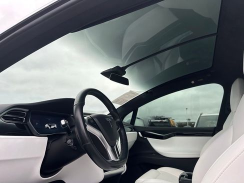 Used 2017 Tesla Model X 90D image 13