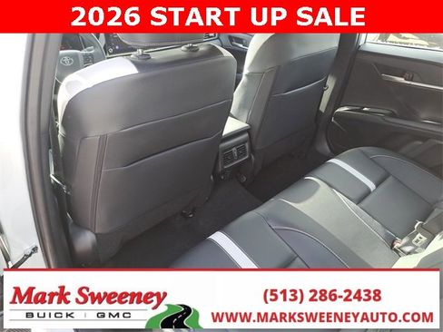 Used 2025 Toyota Camry SE image 10