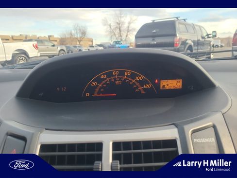 Used 2009 Toyota Yaris 2-Door Hatchback image 10