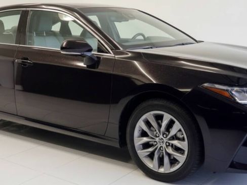 Used 2019 Toyota Avalon XLE image 1