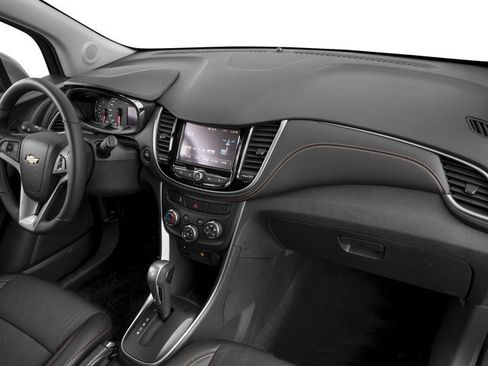 Used 2017 Chevrolet Trax LT w/ LT Convenience Package image 19