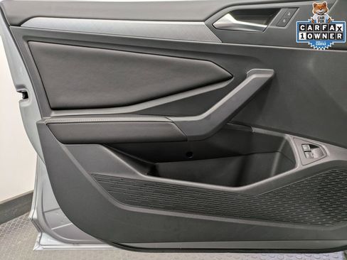 Used 2023 Volkswagen Jetta SE w/ Panoramic Sunroof Package FWD image 8