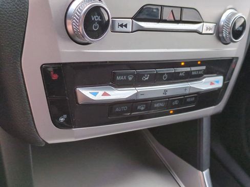 Used 2022 Ford Explorer XLT w/ Equipment Group 202A image 28