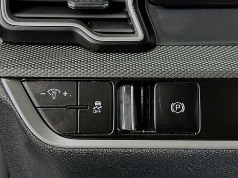 Used 2025 Kia Sportage LX image 16