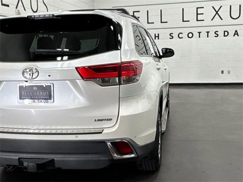 Used 2017 Toyota Highlander Limited image 5