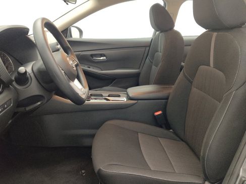 Used 2025 Nissan Sentra SV FWD image 17