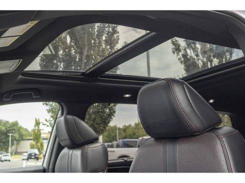 Used 2025 Honda Pilot Black Edition image 19