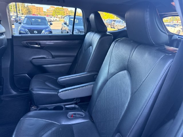 Used 2022 Toyota Highlander Platinum AWD/4WD image 14
