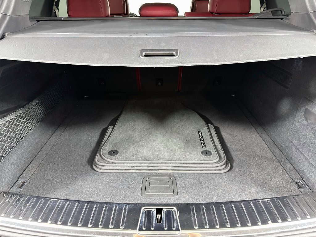 Used 2023 Porsche Cayenne AWD/4WD image 30