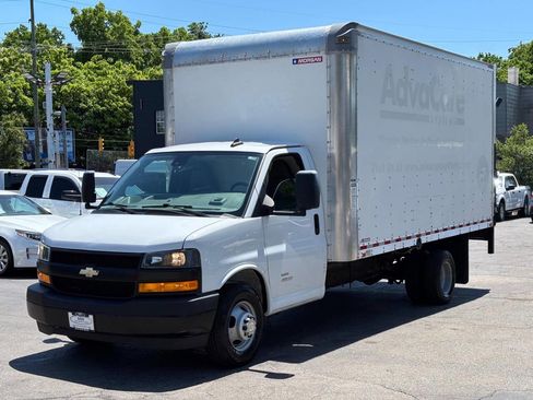 Used 2021 Chevrolet Express 4500 Extended w/ Power Convenience Package RWD image 4