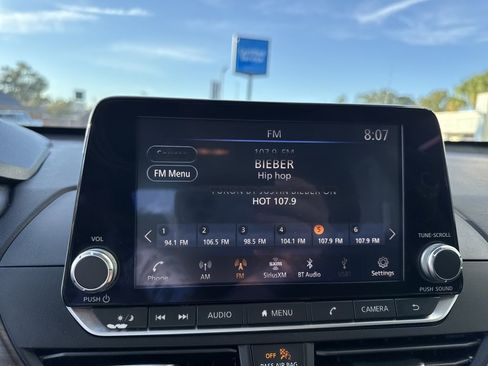 Used 2024 Nissan Altima 2.5 SV image 6