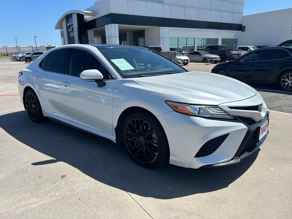 Used 2020 Toyota Camry XSE FWD image 7
