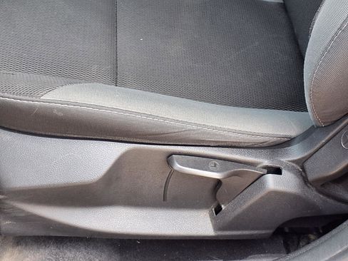 Used 2014 Ford Focus SE w/ SE Winter Package FWD image 4