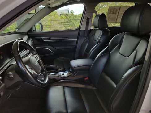 Used 2023 Kia Telluride LX AWD/4WD image 16