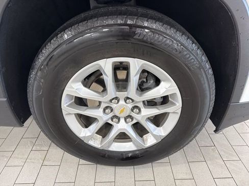 Used 2023 Chevrolet Traverse LS image 32
