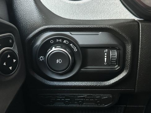 Used 2024 Jeep Wrangler Unlimited Sport AWD/4WD image 26