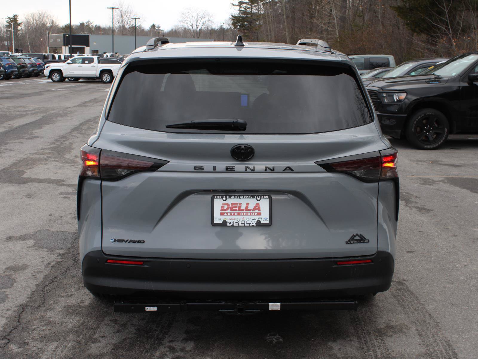 New 2026 Toyota Sienna XLE Woodland Edition AWD/4WD image 6