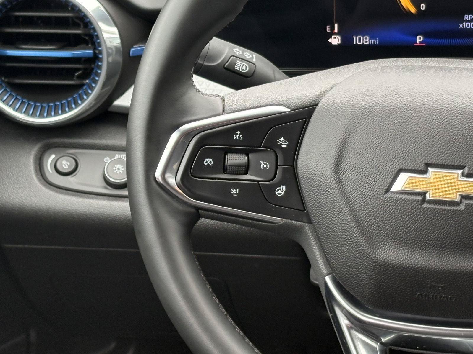 Used 2025 Chevrolet Trax LT w/ LT Convenience Package FWD image 10