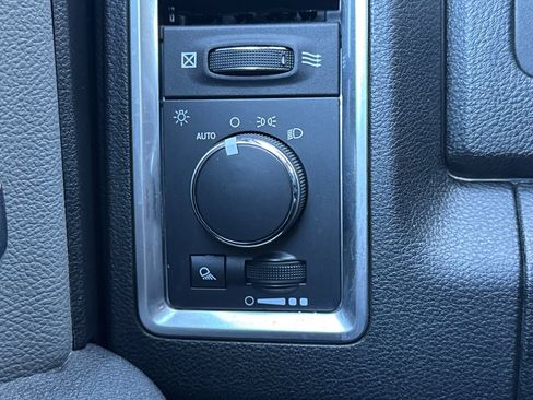 Used 2022 RAM 1500 Classic SLT image 28