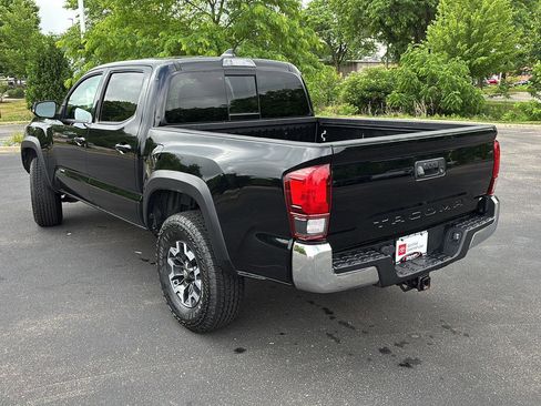 Used 2019 Toyota Tacoma TRD Off-Road AWD/4WD image 12