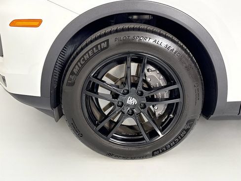Used 2024 Porsche Cayenne Coupe AWD/4WD image 30