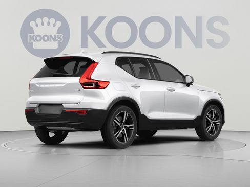 New 2026 Volvo XC40 B5 Core AWD/4WD image 4