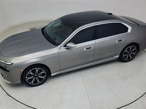 Used 2025 BMW i7 eDrive50 image 82