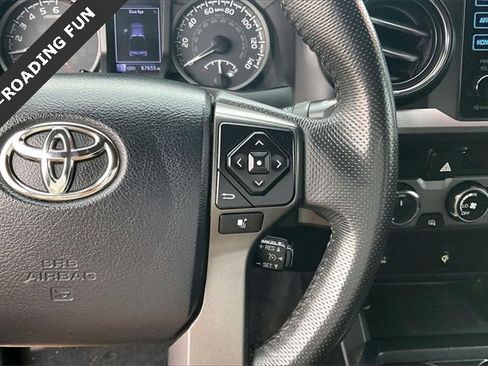 Used 2017 Toyota Tacoma TRD Sport image 19
