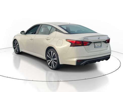 Used 2020 Nissan Altima 2.5 SR w/ Premium Package image 4