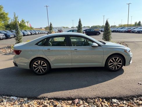 New 2025 Volkswagen Jetta SE image 6