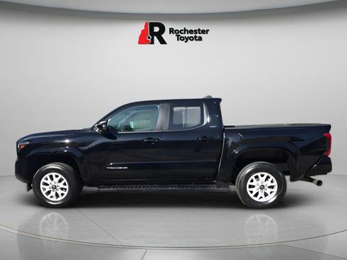 Used 2024 Toyota Tacoma SR5 AWD/4WD image 5