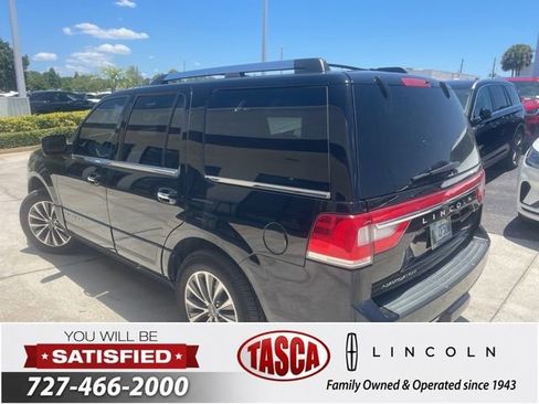 Used 2017 Lincoln Navigator Select RWD image 4
