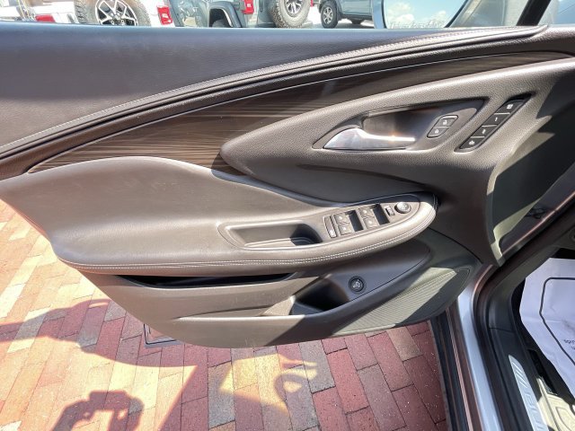Used 2019 Buick Envision Essence AWD/4WD image 10
