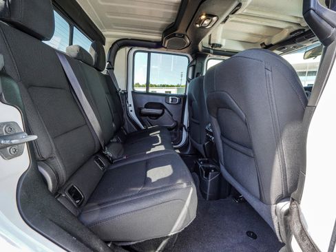 Used 2021 Jeep Gladiator Willys image 31