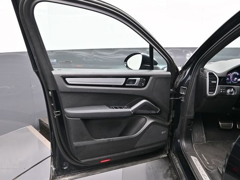 Certified 2023 Porsche Cayenne S Platinum AWD/4WD image 8