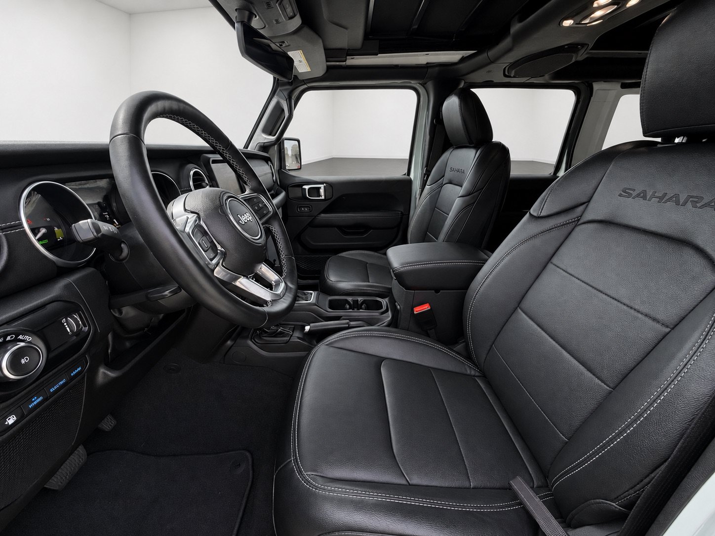 Used 2023 Jeep Wrangler Unlimited Sahara w/ Cold Weather Group AWD/4WD image 28