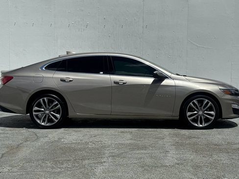 Used 2022 Chevrolet Malibu LT FWD image 2