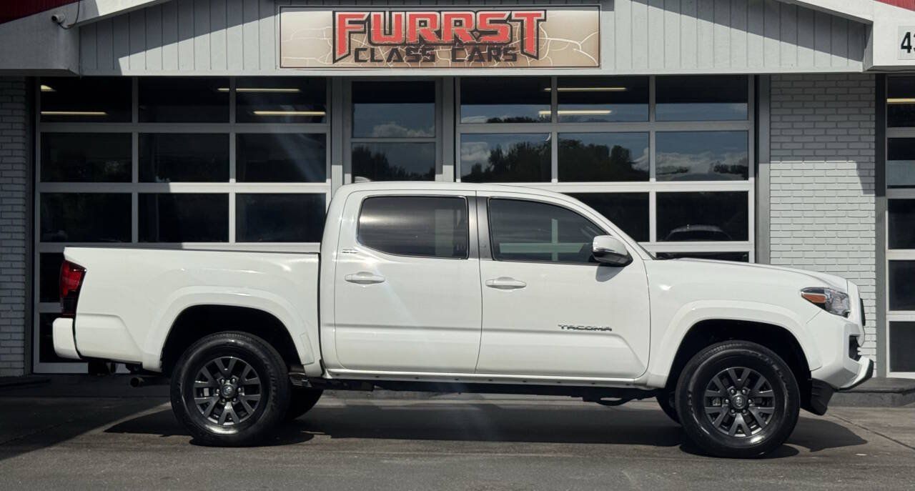 Used 2022 Toyota Tacoma SR5 w/ Technology Package RWD image 2