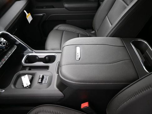 New 2026 GMC Sierra 3500 Denali w/ Denali Reserve Package image 16