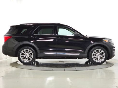 Used 2020 Ford Explorer XLT w/ Equipment Group 202A AWD/4WD image 11