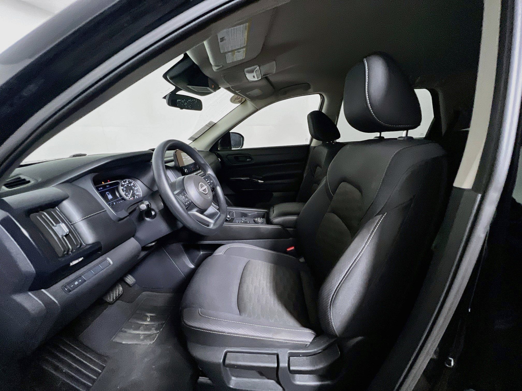 Used 2024 Nissan Pathfinder S AWD/4WD image 14