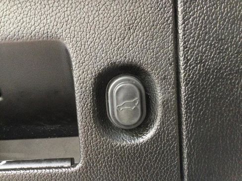 Used 2019 Chevrolet Tahoe Premier image 32